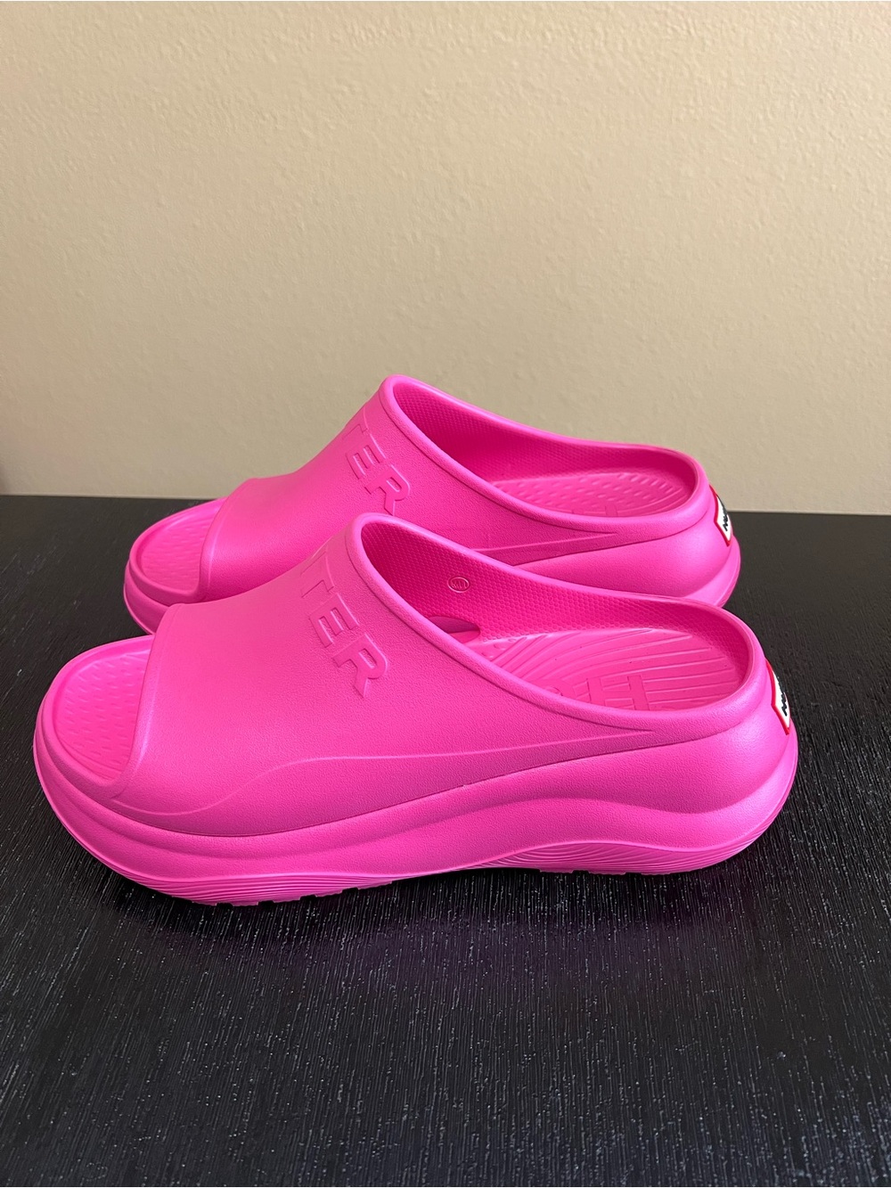 Hunter Hot Pink Platform Slide Sandals. Sz: 11 New without Box.